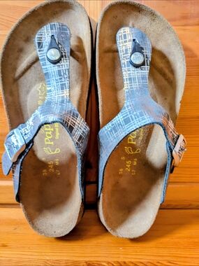 Birkenstock Papillio Silver / Gray Patterned Thong Sandals with Silver Hardware